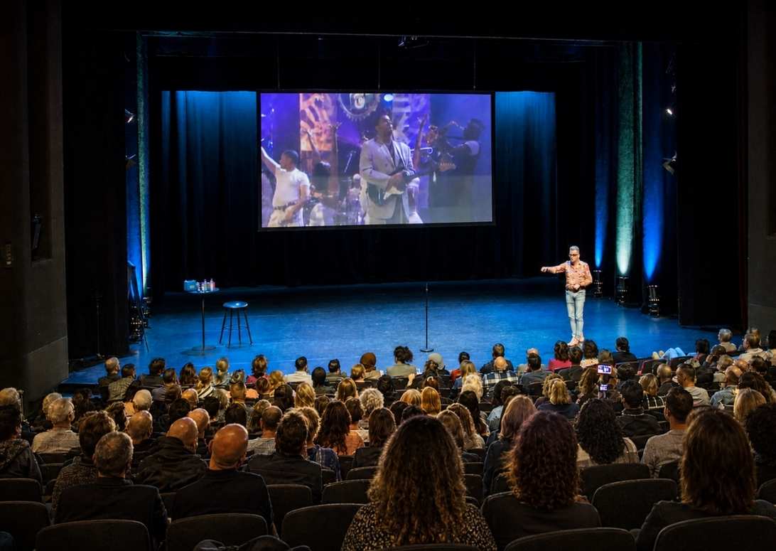 Zaal foto Luxor optreden www.cordegraag.nl