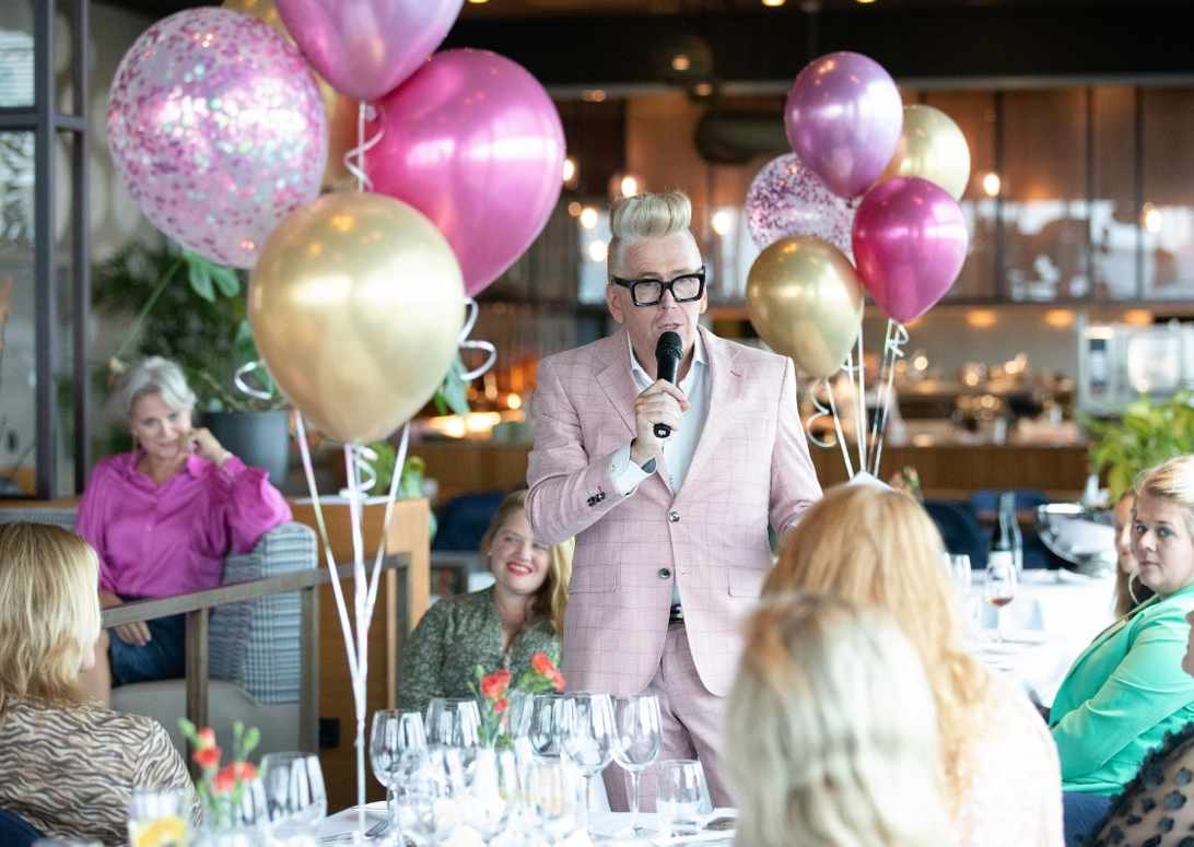 Zaalfoto Business Queen Event www.cordegraag.nl